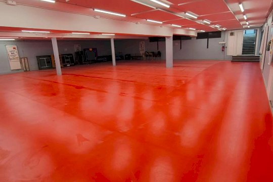 Pose revêtement omnisport et soudure de chez Tarkett